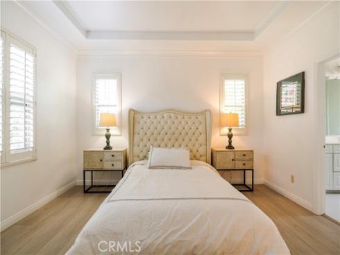 320  Bronze  , Irvine, CA