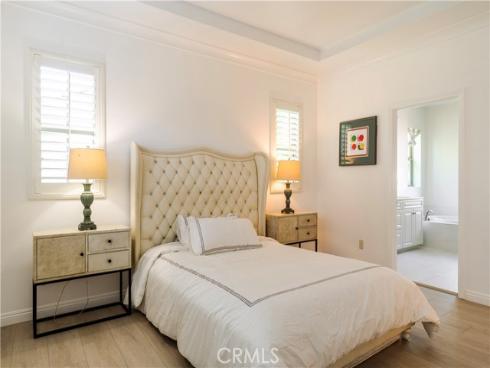 320  Bronze  , Irvine, CA