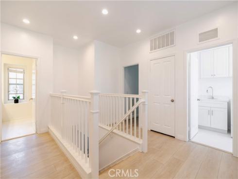 320  Bronze  , Irvine, CA