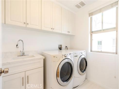 320  Bronze  , Irvine, CA