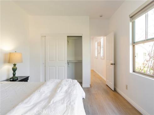 320  Bronze  , Irvine, CA