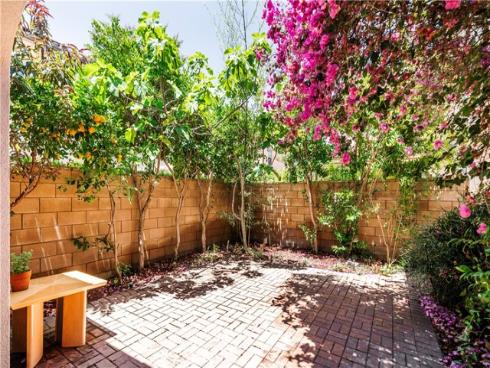 320  Bronze  , Irvine, CA