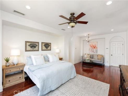 41  Balcony  , Irvine, CA