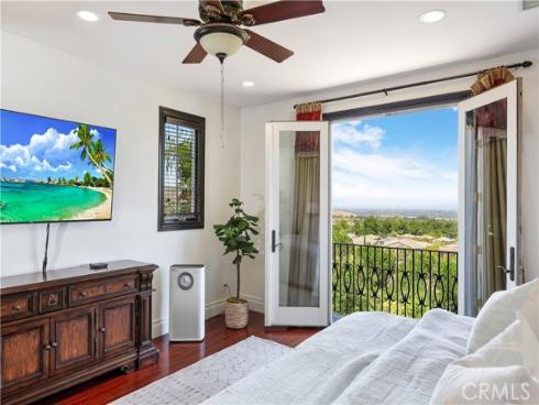 41  Balcony  , Irvine, CA