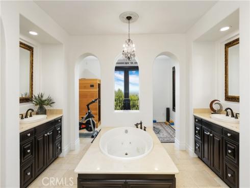 41  Balcony  , Irvine, CA