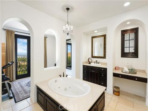 41  Balcony  , Irvine, CA