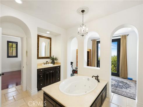 41  Balcony  , Irvine, CA