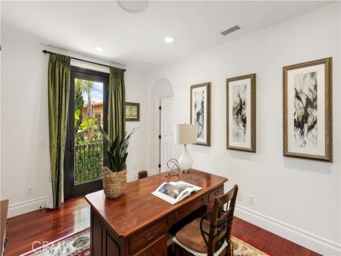 41  Balcony  , Irvine, CA