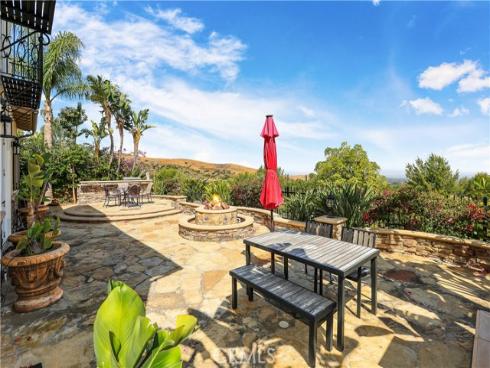 41  Balcony  , Irvine, CA