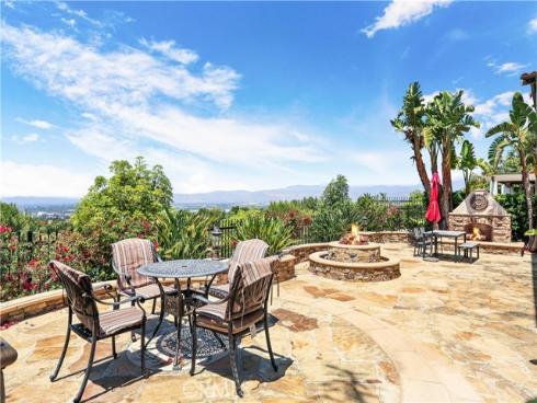 41  Balcony  , Irvine, CA