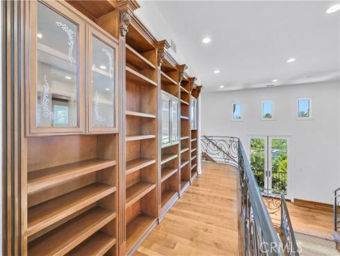 25  Village   Way, Irvine, CA