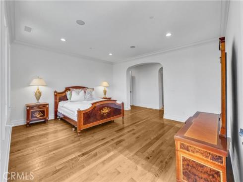 25  Village   Way, Irvine, CA