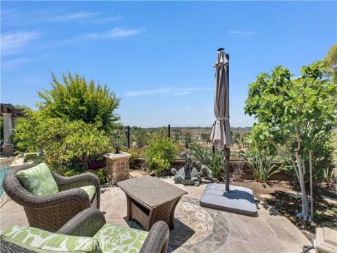 25  Village   Way, Irvine, CA