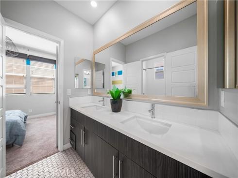 814  Beacon  , Irvine, CA