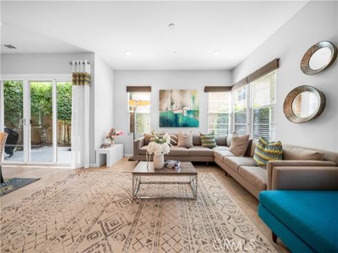 814  Beacon  , Irvine, CA