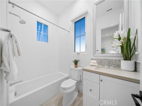 101  Lustro  , Irvine, CA