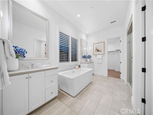 101  Lustro  , Irvine, CA