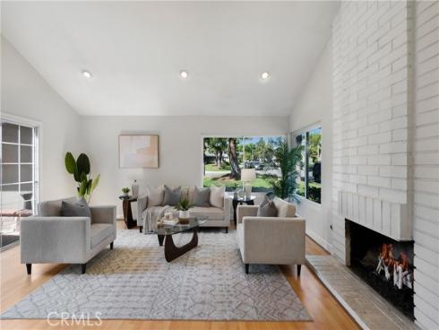 20  Sacramento  , Irvine, CA