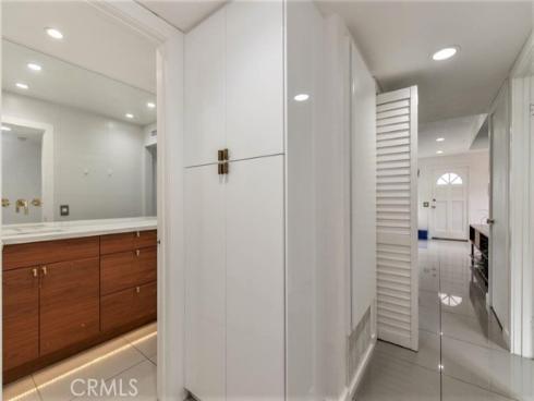 53  Oxford  14 , Irvine, CA