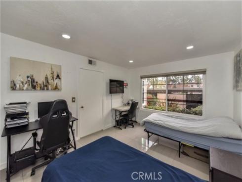 53  Oxford  14 , Irvine, CA