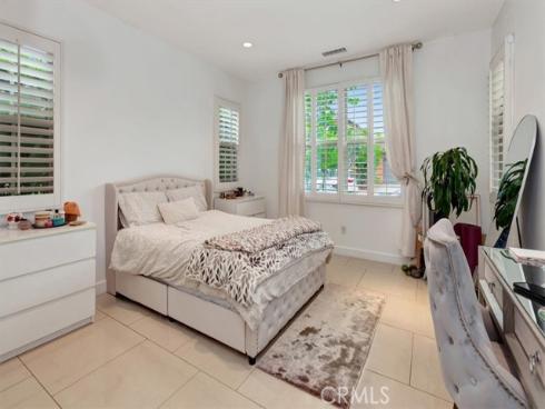 27  Looking Glass  , Irvine, CA