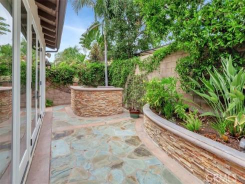 27  Looking Glass  , Irvine, CA