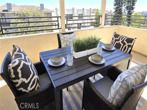 610  Cultivate  , Irvine, CA