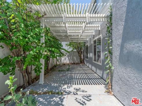 46  Eagle  , Irvine, CA