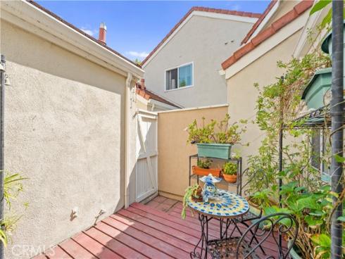 16  Wellesley  2 , Irvine, CA