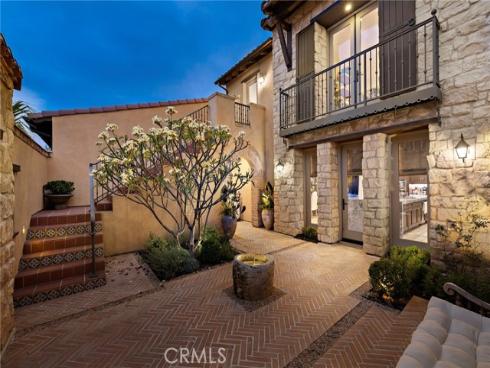 137  Sunset  , Irvine, CA