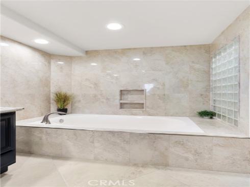 2243  Martin  207 , Irvine, CA