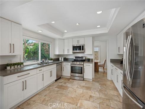 15  Colonial  , Irvine, CA