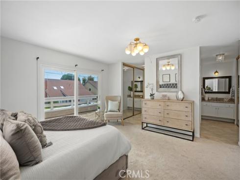 15  Colonial  , Irvine, CA