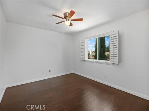 15  Colonial  , Irvine, CA