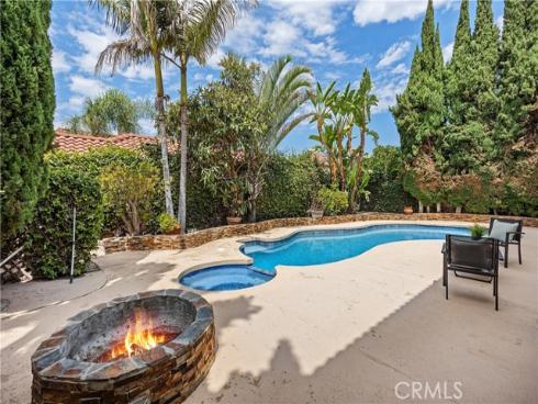 15  Colonial  , Irvine, CA