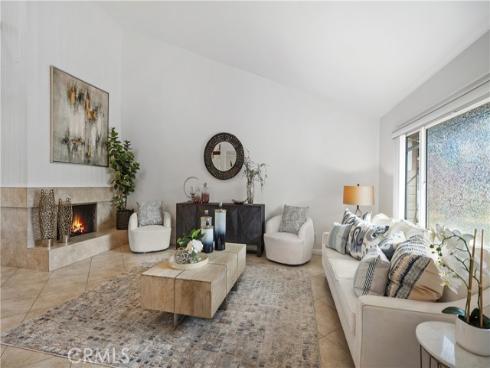 15  Colonial  , Irvine, CA