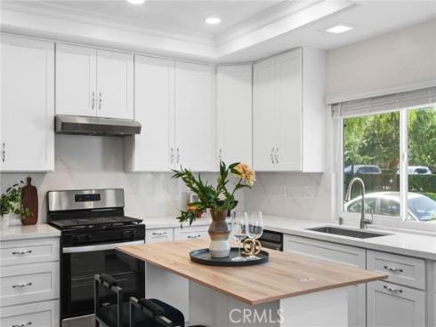 30  Woodland   Drive, Irvine, CA