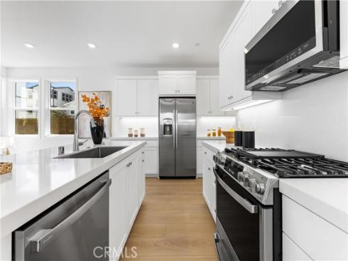 422  Lobata  , Irvine, CA