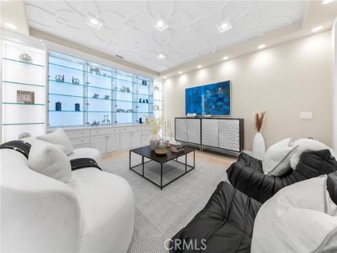 123  Calderon  , Irvine, CA