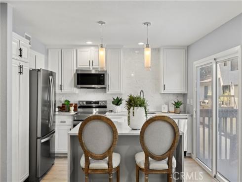 3  Summer Breeze  , Irvine, CA