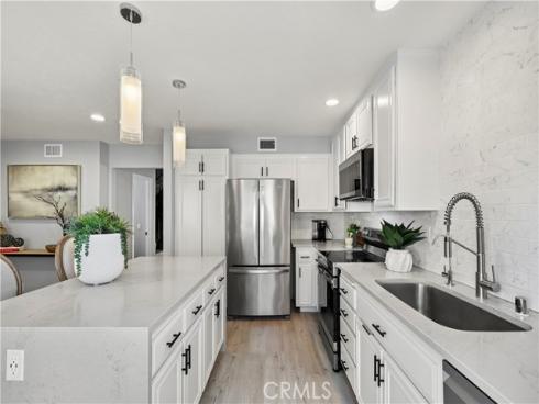 3  Summer Breeze  , Irvine, CA