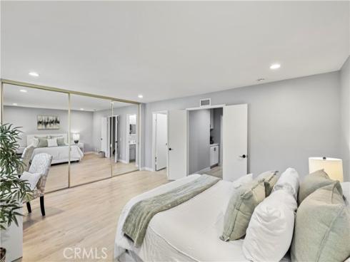 3  Summer Breeze  , Irvine, CA