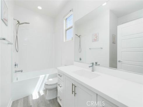 105  Catalyst  , Irvine, CA