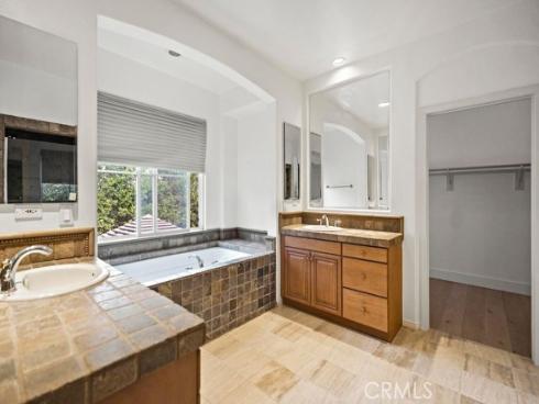 33  Modesto  , Irvine, CA