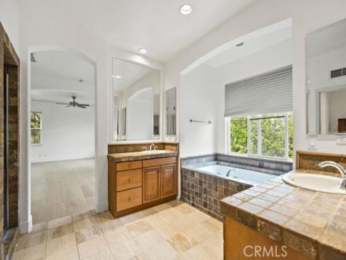 33  Modesto  , Irvine, CA