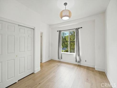 33  Modesto  , Irvine, CA