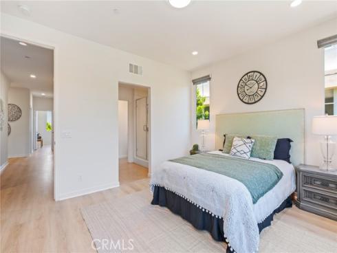 747  Beacon  , Irvine, CA