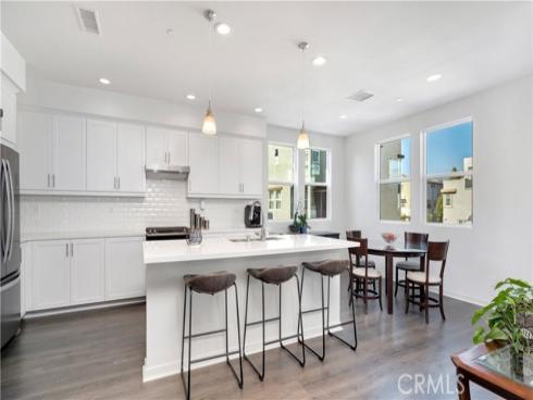 125  Allusion  , Irvine, CA