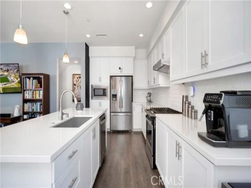 125  Allusion  , Irvine, CA