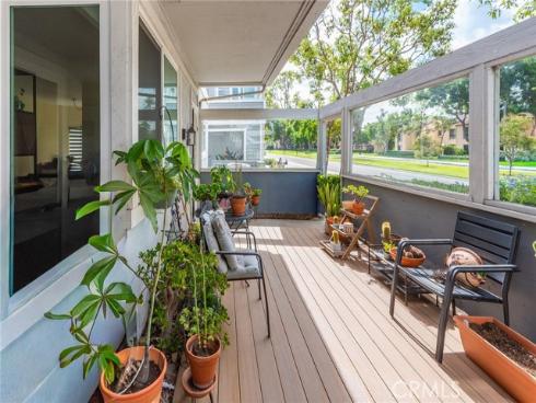 73  Huntington  322 , Irvine, CA